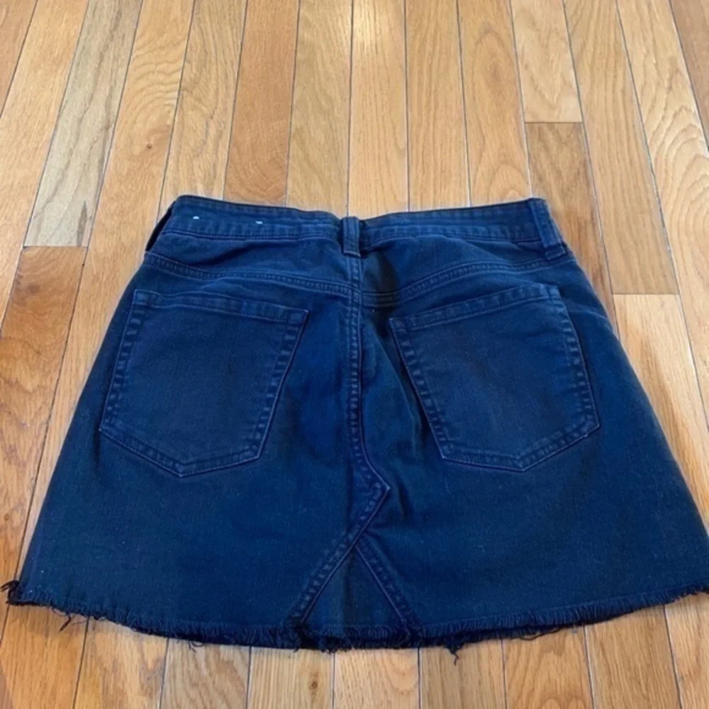American Eagle Cutoff Black Denim Mini Skirt With Gromets Size 0